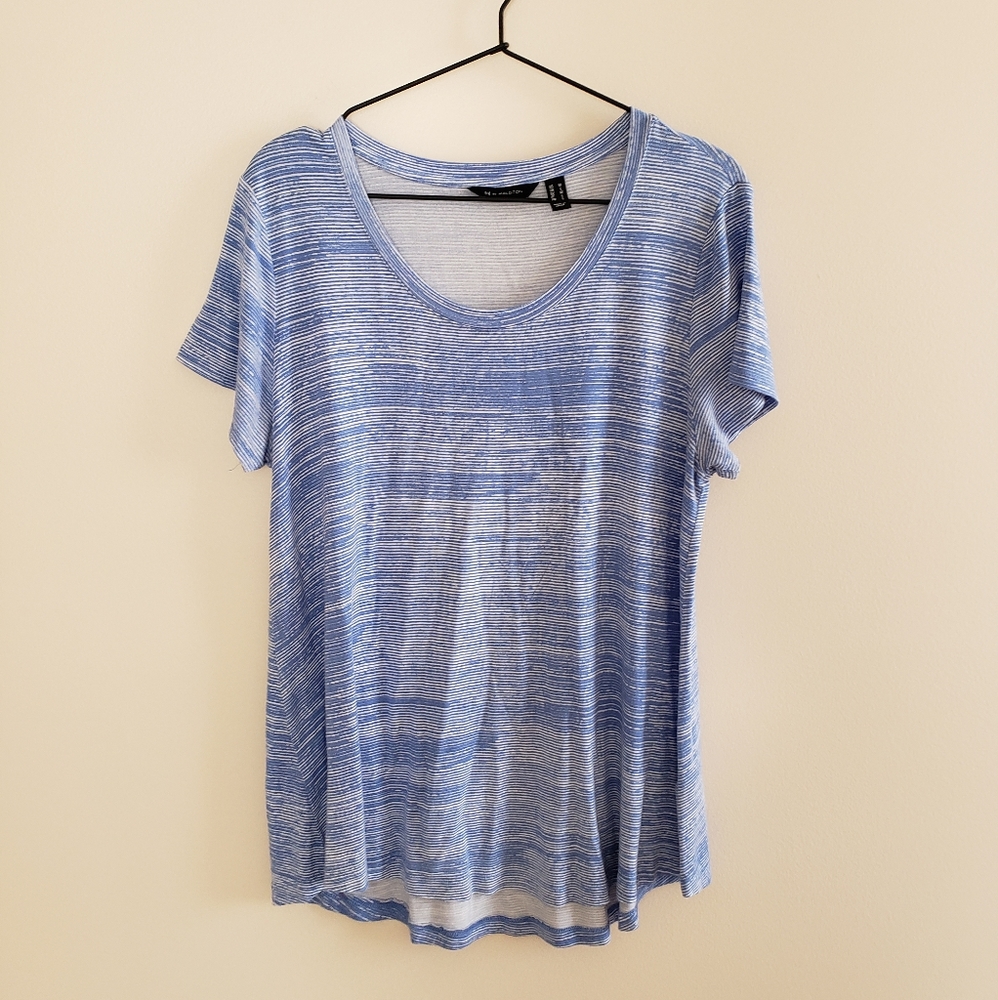 H by Halston Scoop Neck Blue/White Tee szM